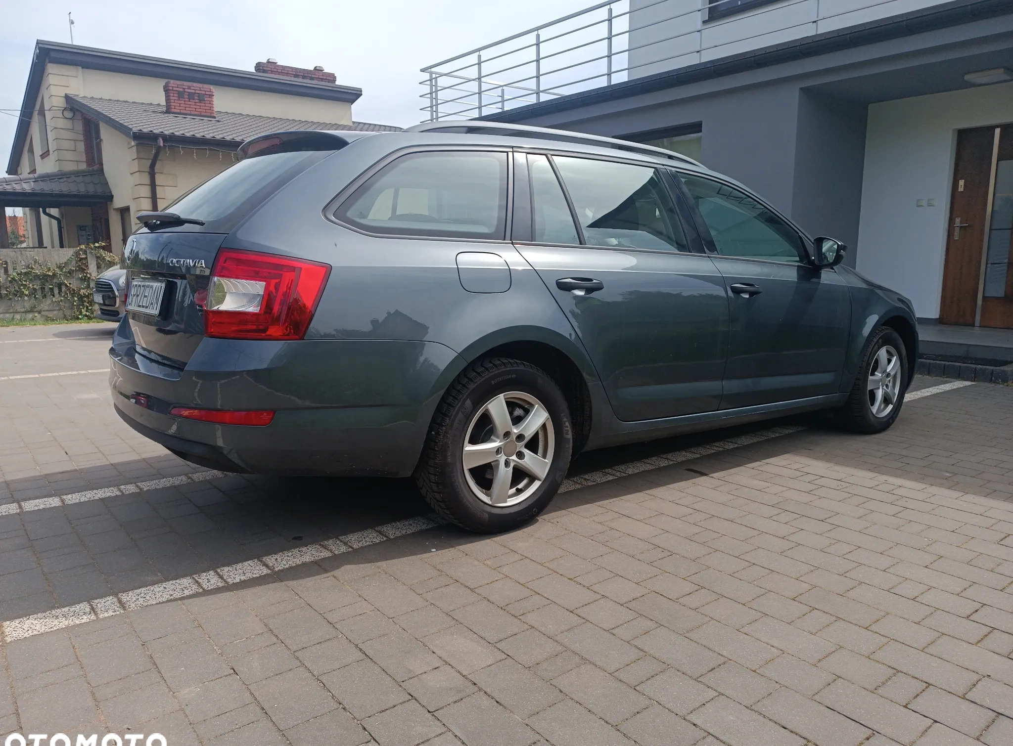 Skoda Octavia cena 33700 przebieg: 235000, rok produkcji 2015 z Starachowice małe 742